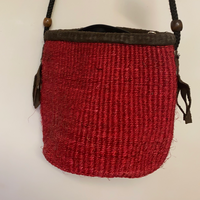 Small zipped sisal baskets with cord straps